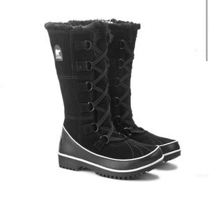 LIKE NEW SOREL TALL WINTER BOOTS